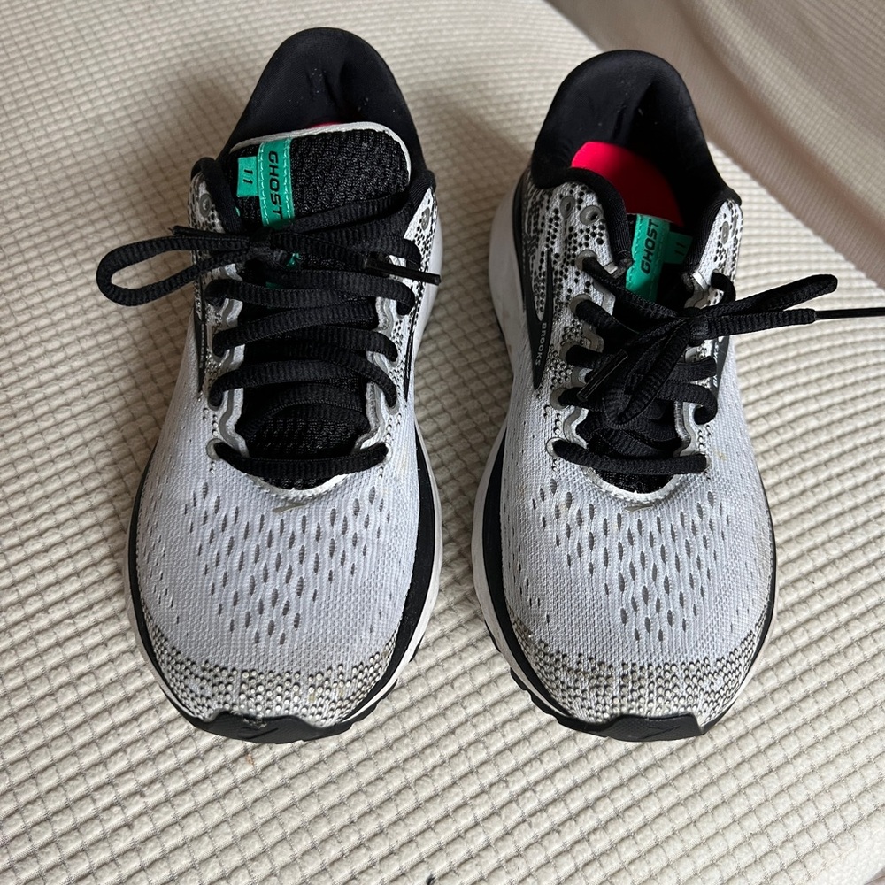 Women’s Brooks Ghost 11 White and Black Running Shoes with hot pink accent